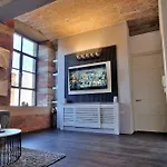 Modern 1 Bed Apartment With Secure Gated Parking