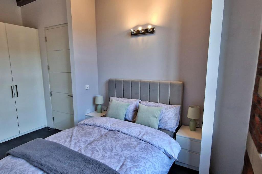 Modern 1 Bed With Secure Gated Parking Apartment