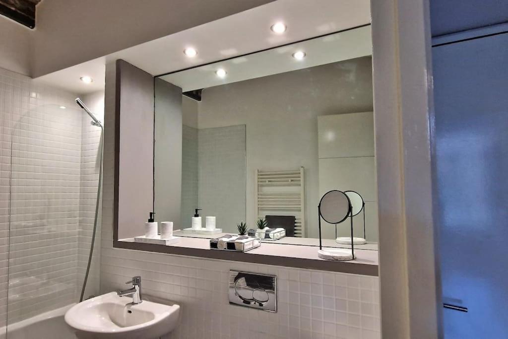 Modern 1 Bed With Secure Gated Parking *